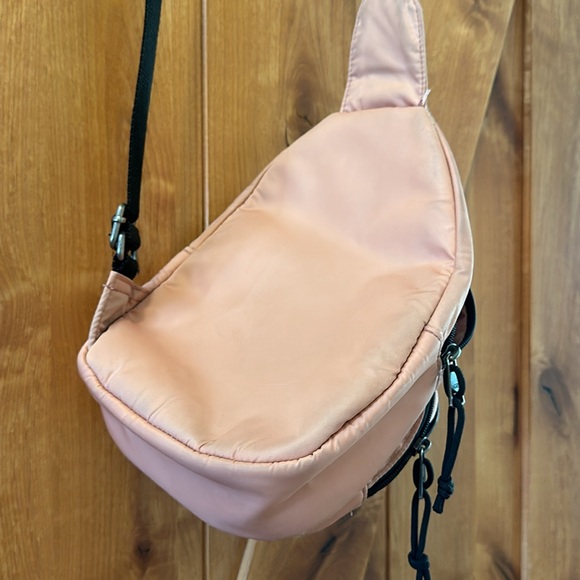Vans shoulder bag peach in color double pockets. - Picture 5 of 10